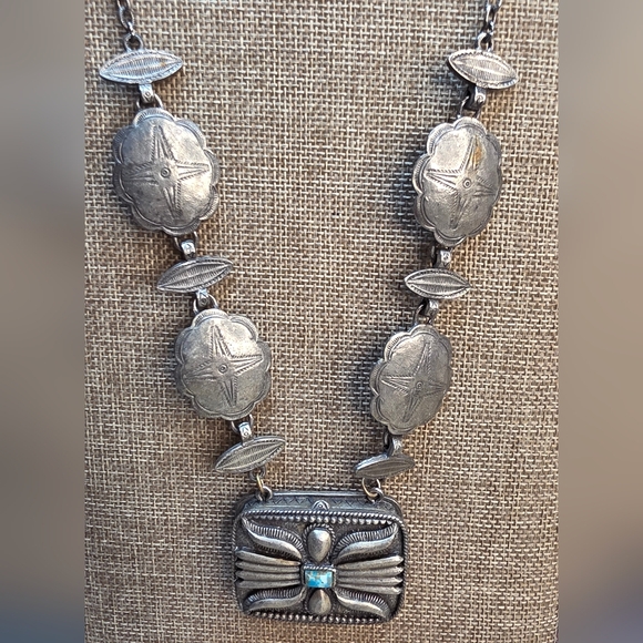 Estee Lauder Other - Vintage Estee Lauder Solid Perfume Star Shell 1973 Youth Dew Compact Pendant